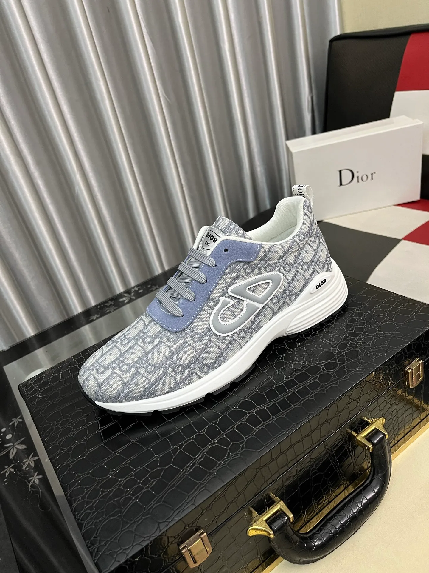 Men's Men's Shoes 💰440⌚️⌚️[Dior] Dior's new casual men's shoes are launched in Hong Kong counters. Official website 1:1 production. Original Italian materials. Designed by European and American masters. Perfect shape to create counter quality. Solid color rubber wear-resistant outsole and classic dazzling head! Super versatile and very comfortable. High-end without losing taste, fashionable and novel! ! Absolute focus! Code number: 38-445️⃣Colors available